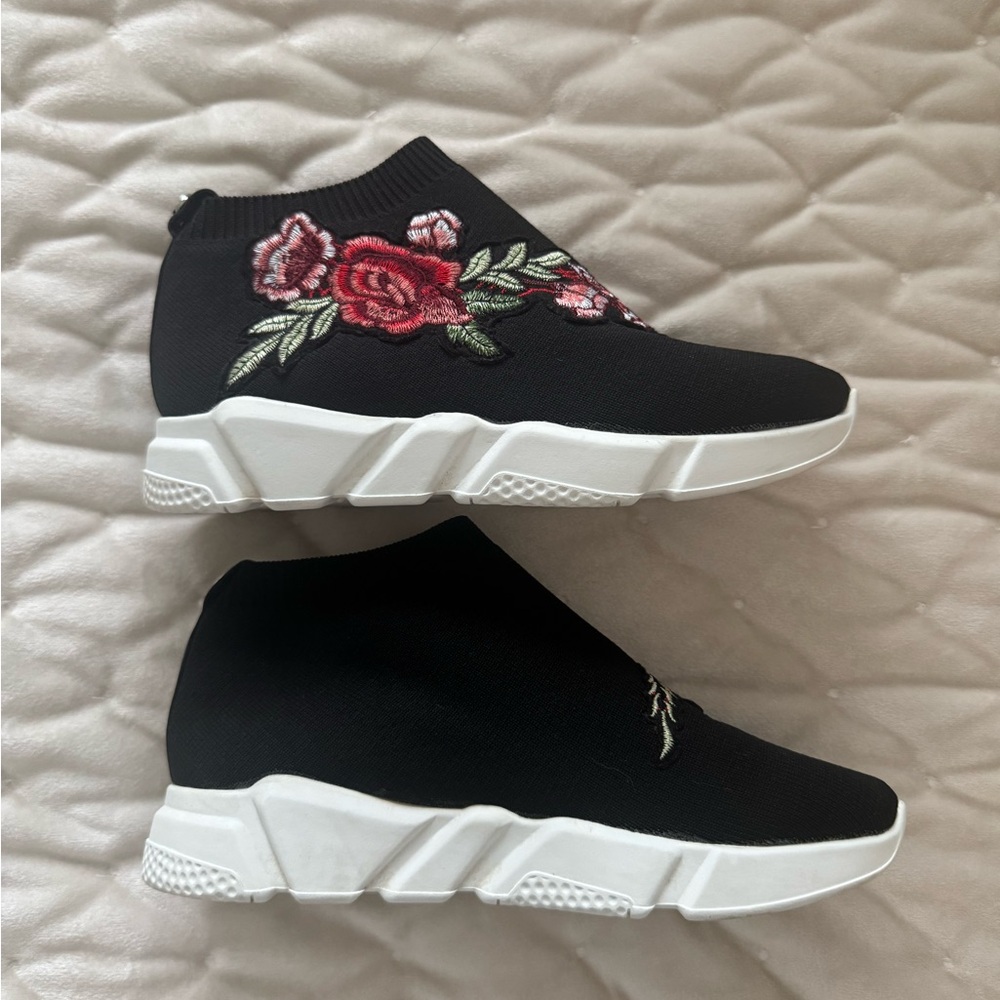 Steve Madden Black Slip-On Sneakers with Red Pink Floral Embroidery - Picture 2 of 6